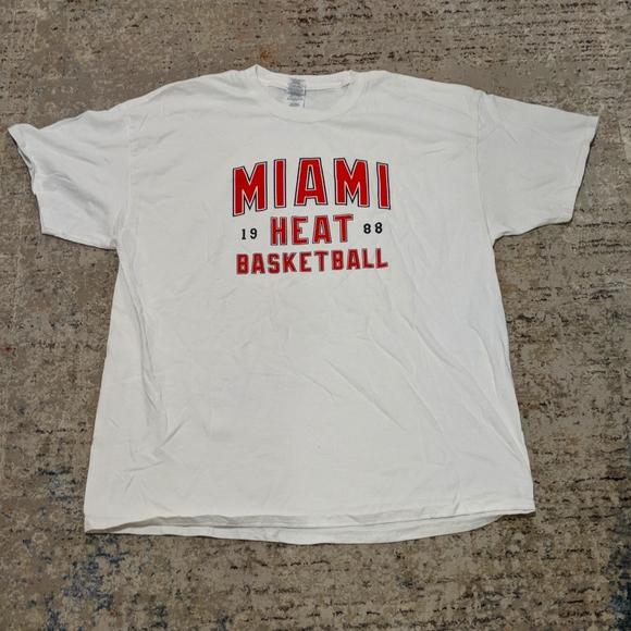 Gildan Other - Vintage Miami Heat cotton graphic T-shirt tee shirt